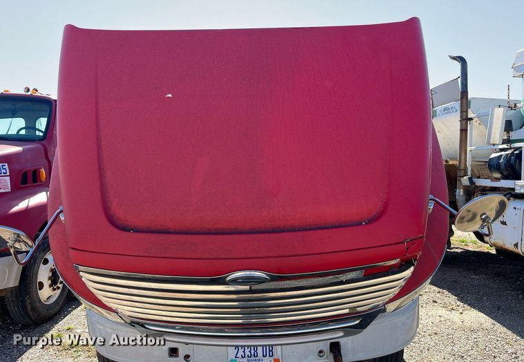 image for item LC9204 2005 Sterling AT9500 semi truck