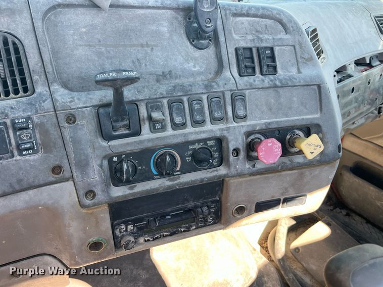 image for item LC9204 2005 Sterling AT9500 semi truck