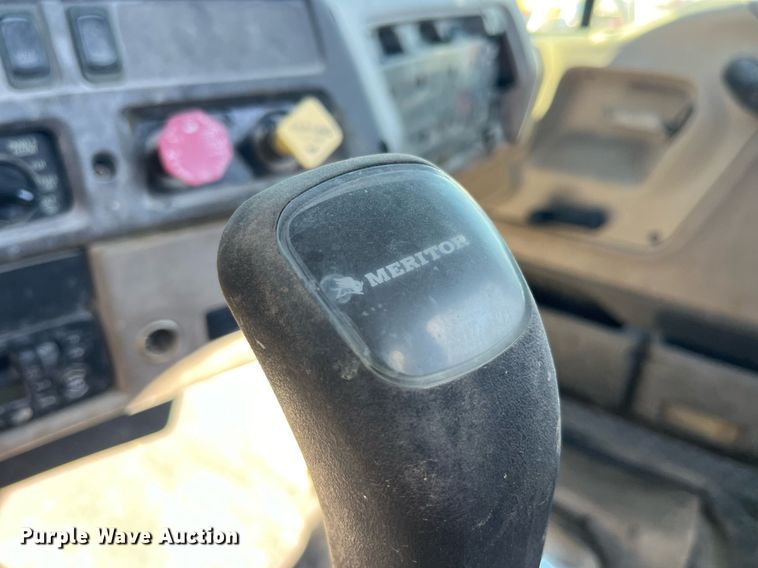 image for item LC9204 2005 Sterling AT9500 semi truck