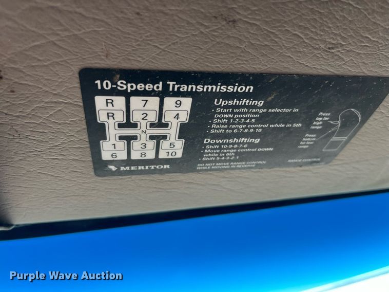 image for item LC9204 2005 Sterling AT9500 semi truck