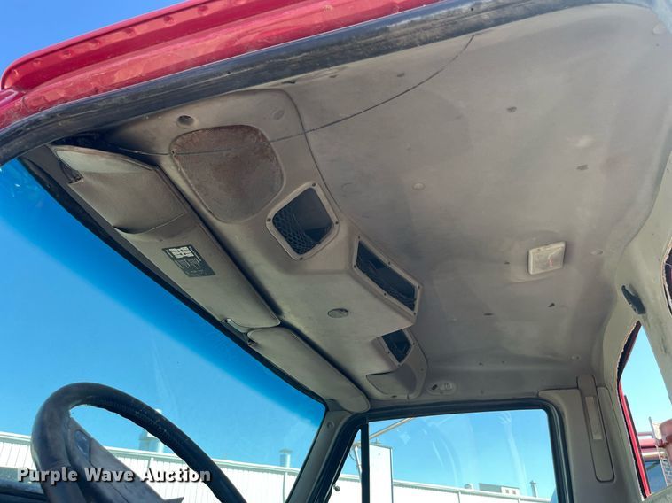 image for item LC9204 2005 Sterling AT9500 semi truck