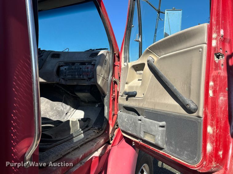 image for item LC9204 2005 Sterling AT9500 semi truck