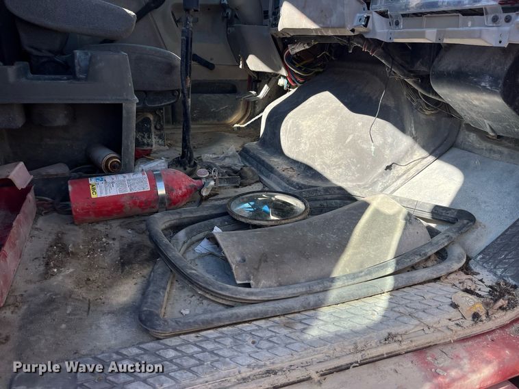 image for item LC9204 2005 Sterling AT9500 semi truck