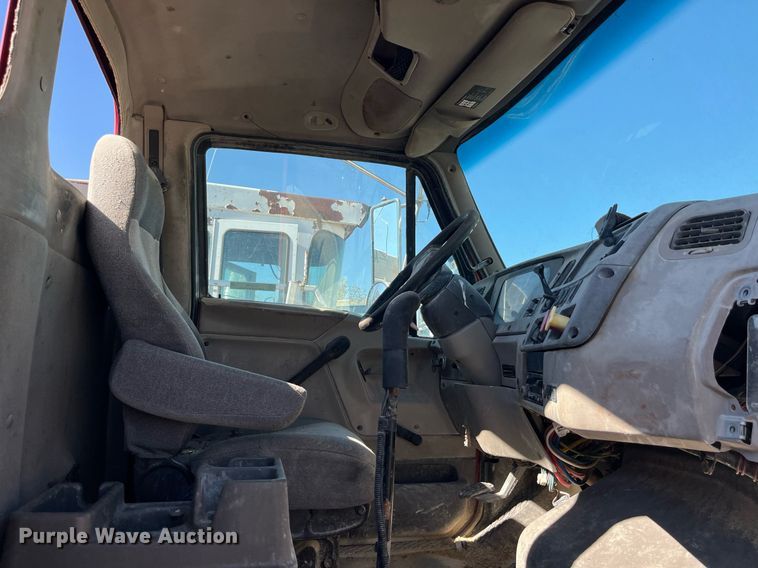 image for item LC9204 2005 Sterling AT9500 semi truck