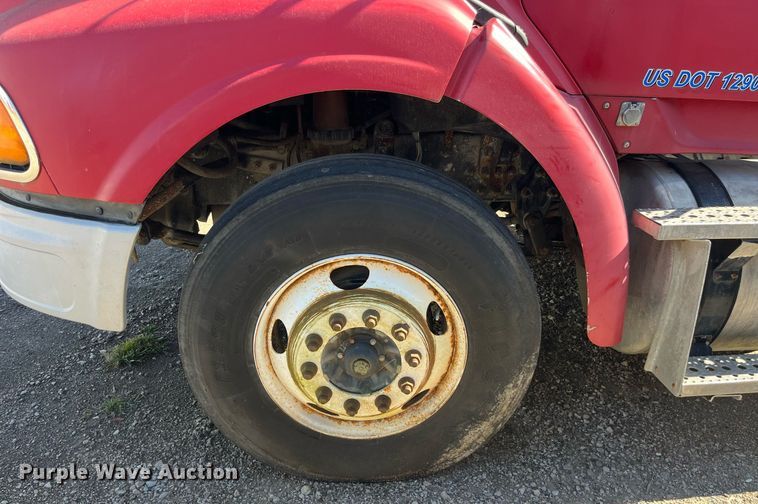 image for item LC9204 2005 Sterling AT9500 semi truck