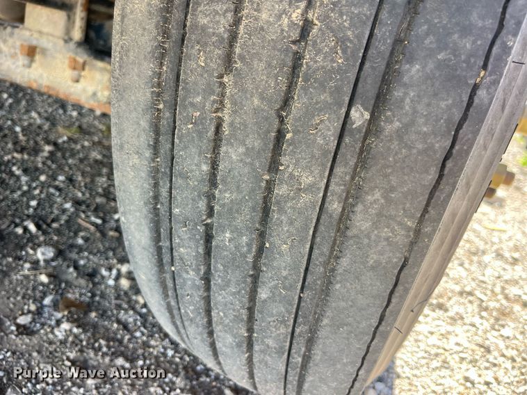 image for item LC9204 2005 Sterling AT9500 semi truck