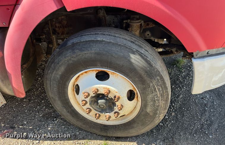 image for item LC9204 2005 Sterling AT9500 semi truck