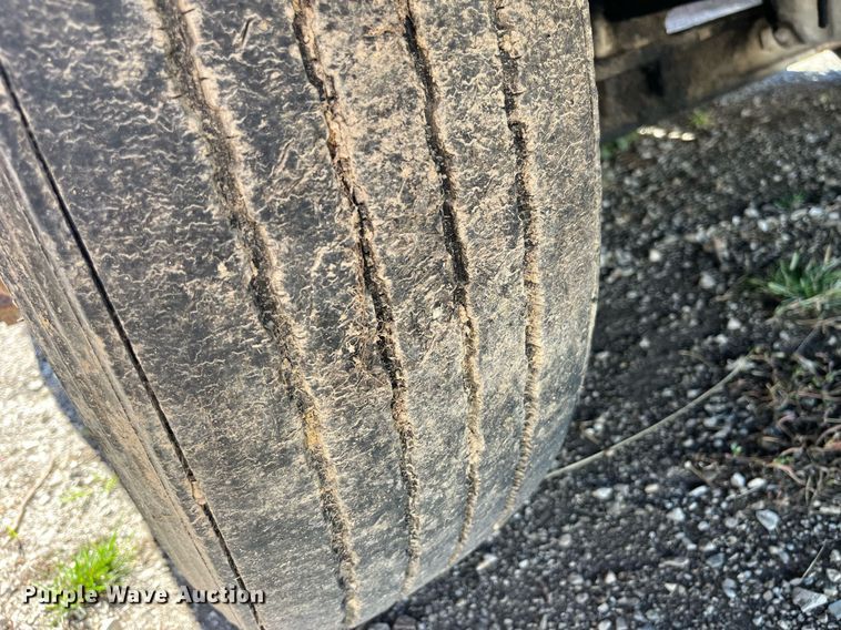 image for item LC9204 2005 Sterling AT9500 semi truck