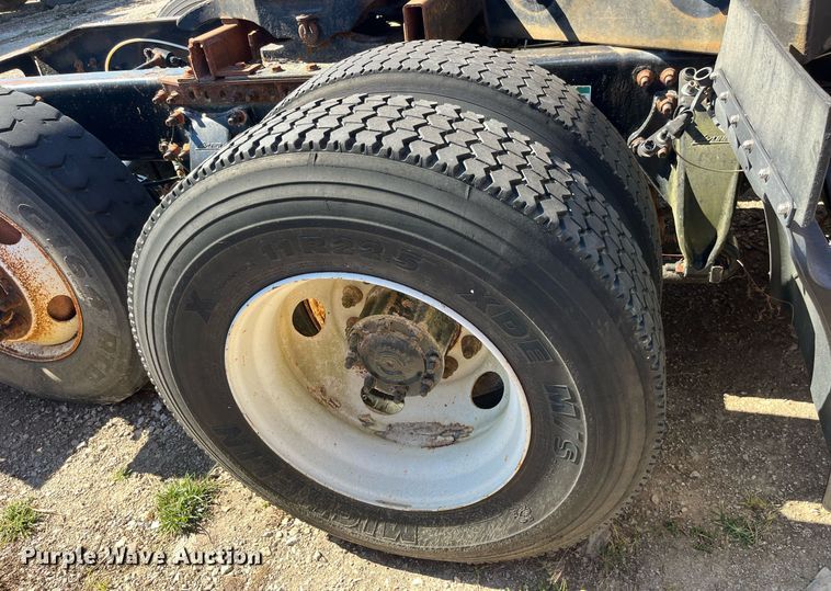 image for item LC9204 2005 Sterling AT9500 semi truck