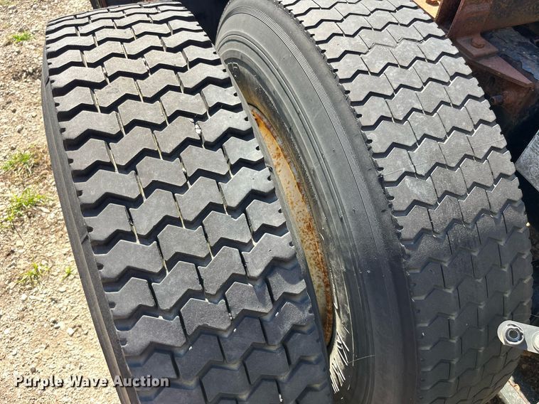 image for item LC9204 2005 Sterling AT9500 semi truck