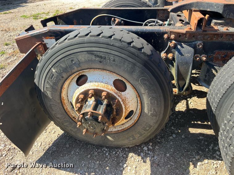 image for item LC9204 2005 Sterling AT9500 semi truck