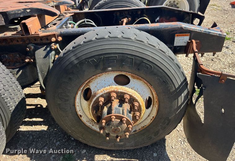 image for item LC9204 2005 Sterling AT9500 semi truck