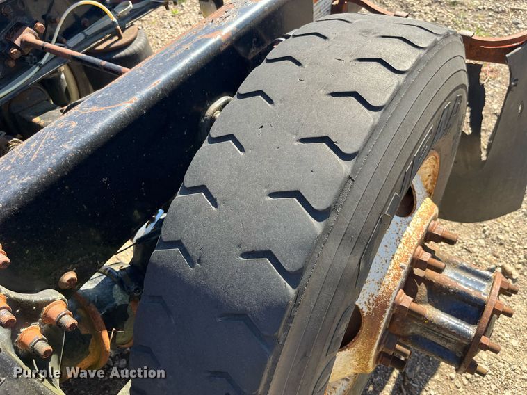 image for item LC9204 2005 Sterling AT9500 semi truck