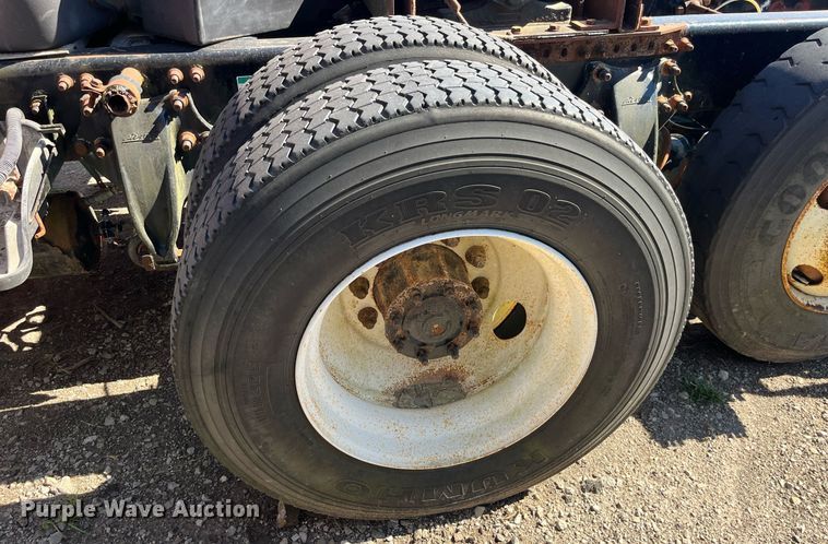 image for item LC9204 2005 Sterling AT9500 semi truck