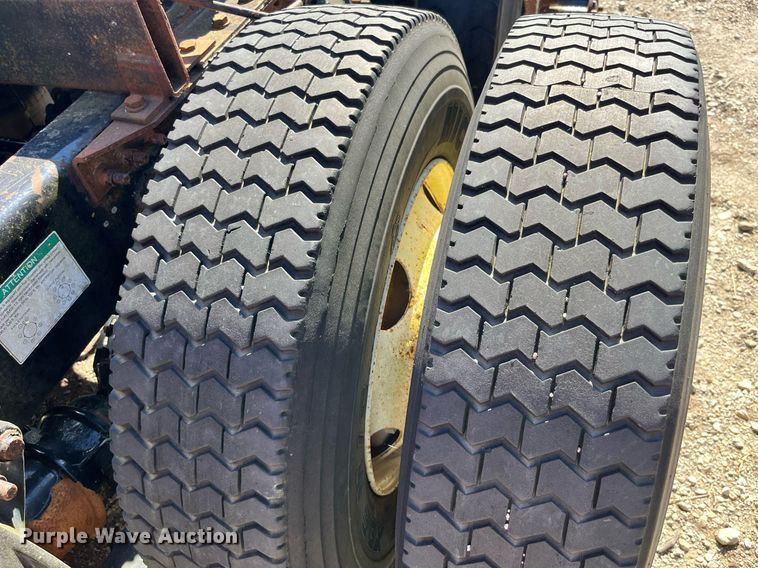 image for item LC9204 2005 Sterling AT9500 semi truck