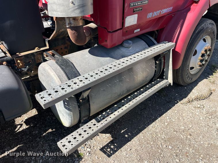 image for item LC9205 2005 Sterling AT9500 semi truck