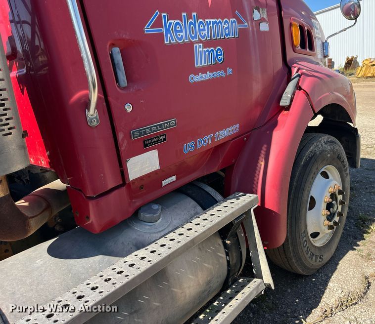 image for item LC9205 2005 Sterling AT9500 semi truck