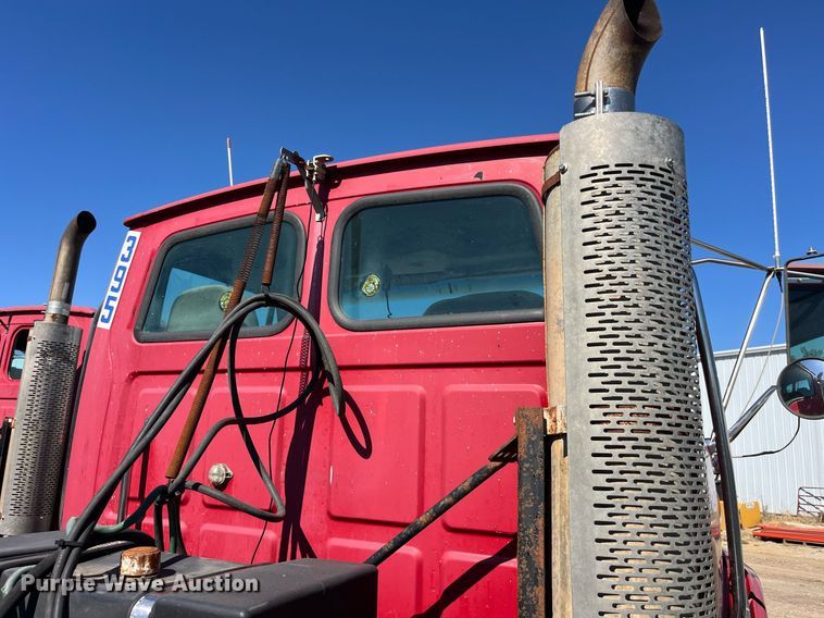 image for item LC9205 2005 Sterling AT9500 semi truck