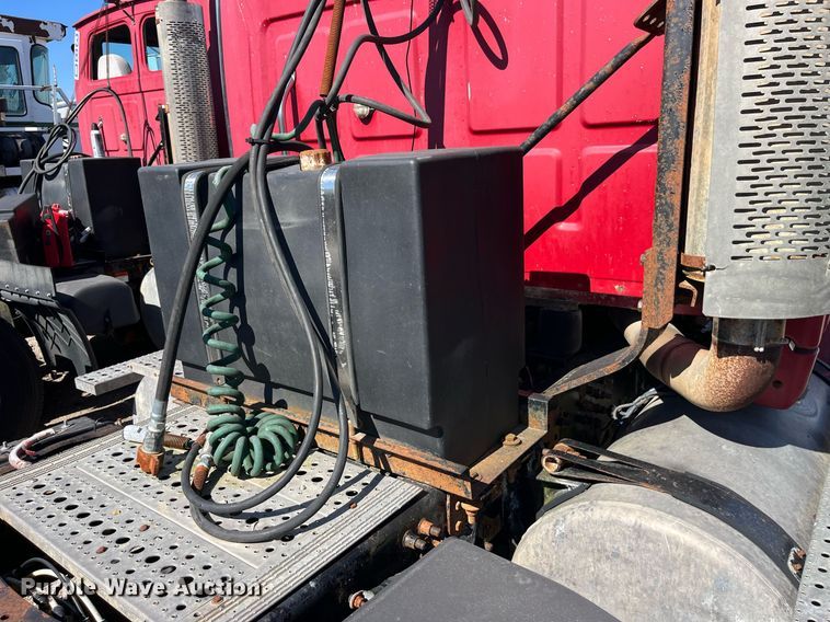 image for item LC9205 2005 Sterling AT9500 semi truck