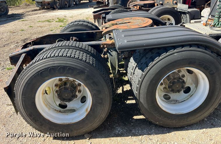 image for item LC9205 2005 Sterling AT9500 semi truck