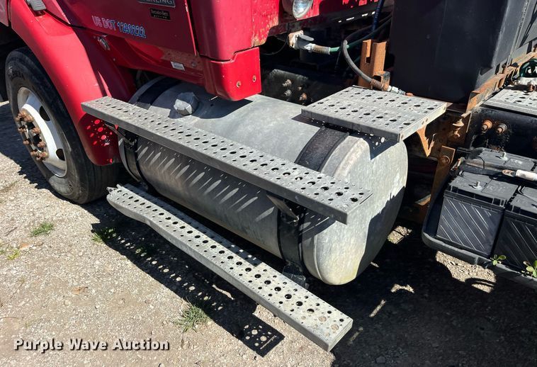 image for item LC9205 2005 Sterling AT9500 semi truck