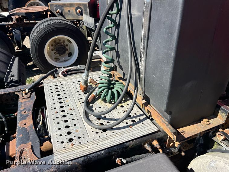 image for item LC9205 2005 Sterling AT9500 semi truck