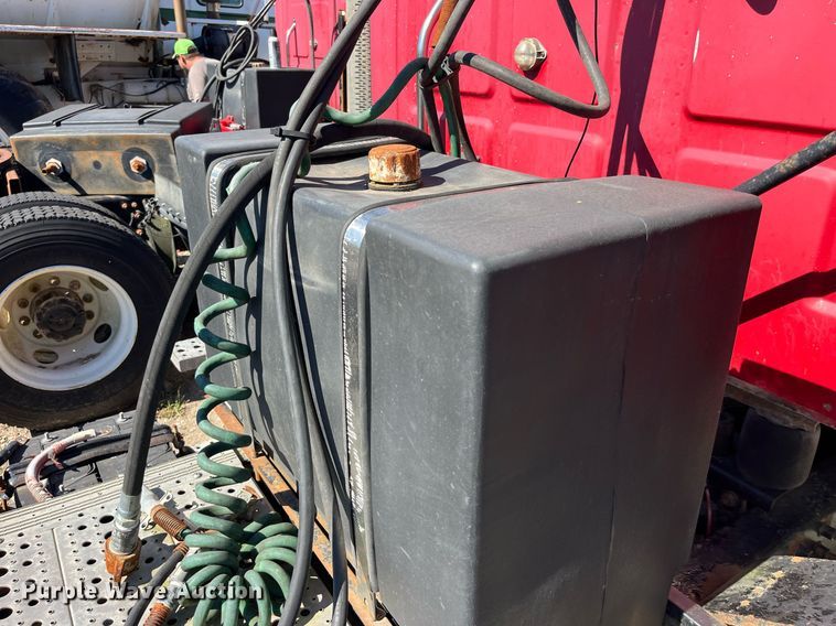 image for item LC9205 2005 Sterling AT9500 semi truck