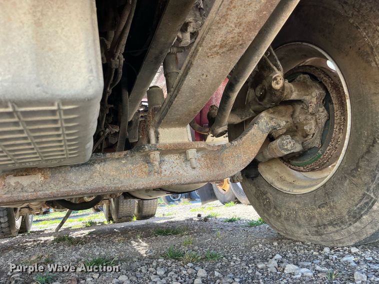 image for item LC9205 2005 Sterling AT9500 semi truck