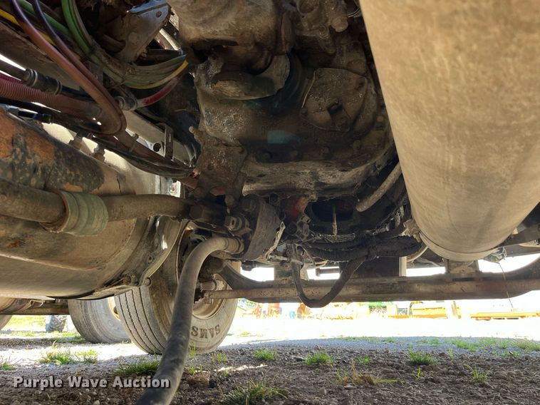 image for item LC9205 2005 Sterling AT9500 semi truck