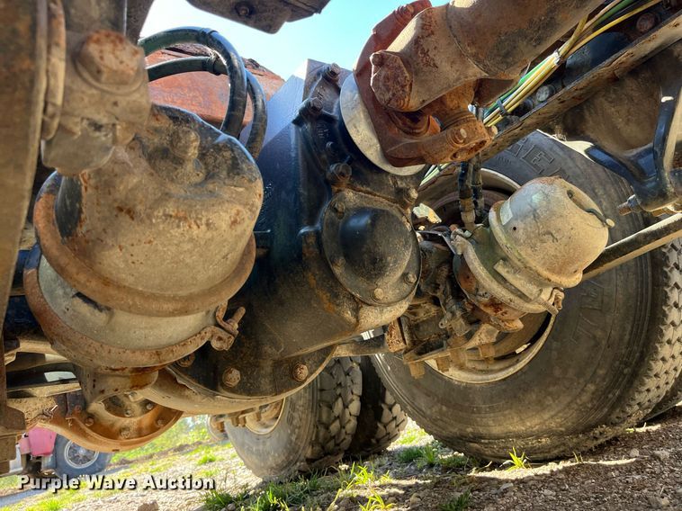 image for item LC9205 2005 Sterling AT9500 semi truck