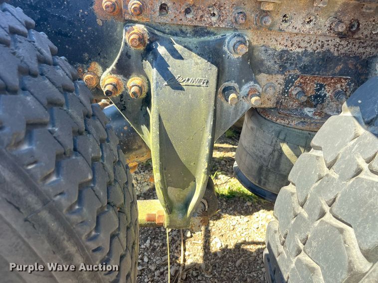 image for item LC9205 2005 Sterling AT9500 semi truck