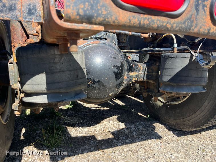 image for item LC9205 2005 Sterling AT9500 semi truck