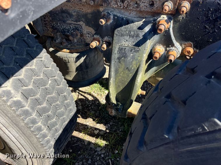 image for item LC9205 2005 Sterling AT9500 semi truck