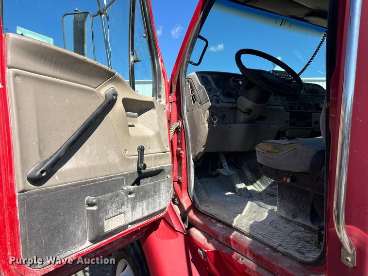 image for item LC9205 2005 Sterling AT9500 semi truck