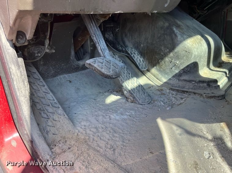 image for item LC9205 2005 Sterling AT9500 semi truck