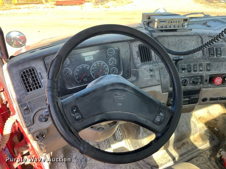 image for item LC9205 2005 Sterling AT9500 semi truck