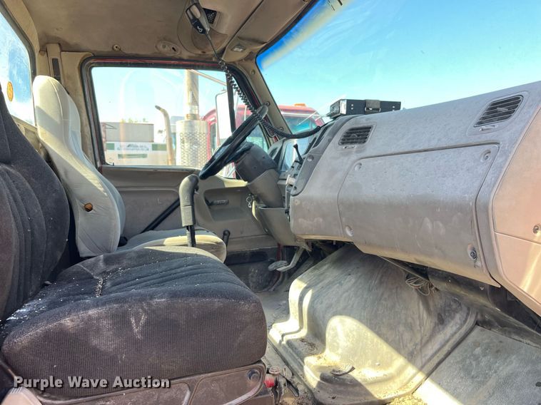 image for item LC9205 2005 Sterling AT9500 semi truck