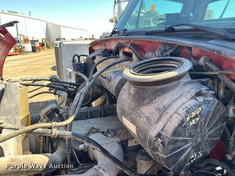 image for item LC9205 2005 Sterling AT9500 semi truck