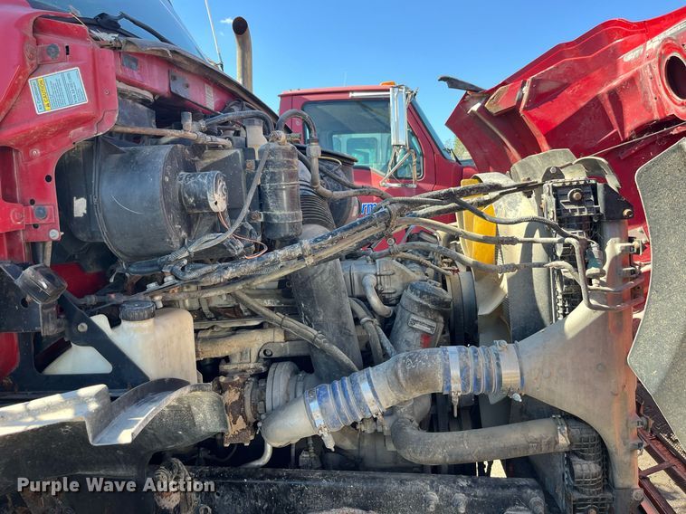 image for item LC9205 2005 Sterling AT9500 semi truck