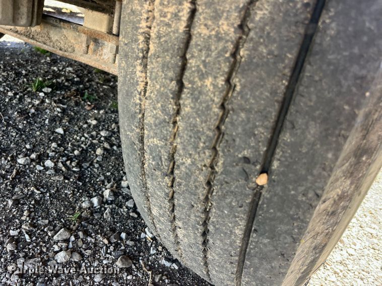 image for item LC9205 2005 Sterling AT9500 semi truck