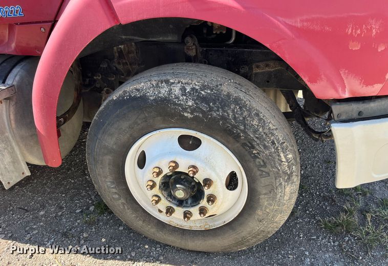 image for item LC9205 2005 Sterling AT9500 semi truck