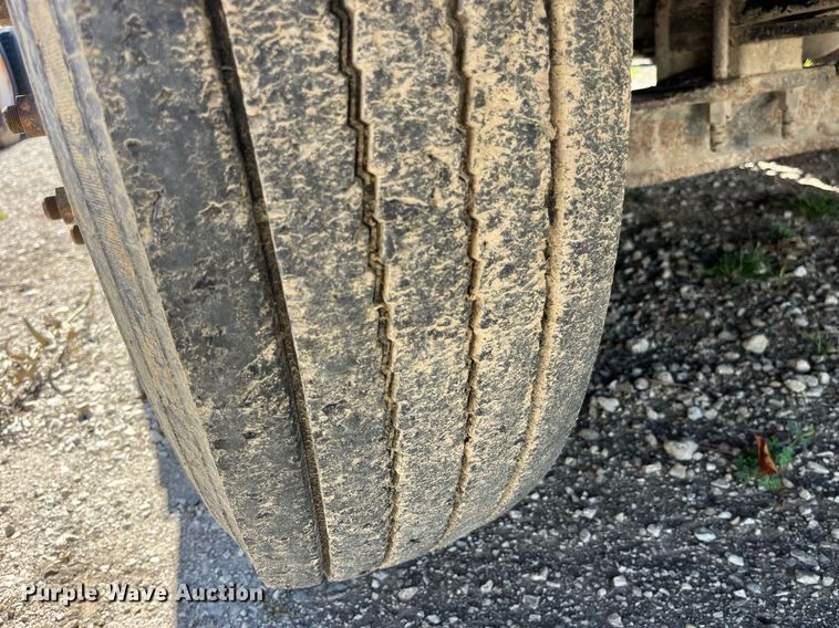 image for item LC9205 2005 Sterling AT9500 semi truck