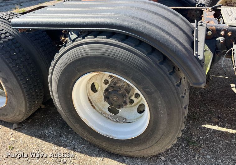 image for item LC9205 2005 Sterling AT9500 semi truck