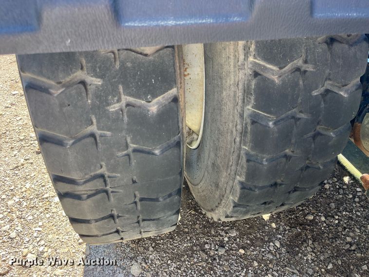 image for item LC9205 2005 Sterling AT9500 semi truck