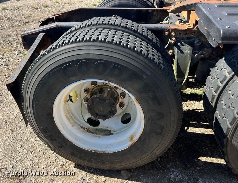 image for item LC9205 2005 Sterling AT9500 semi truck