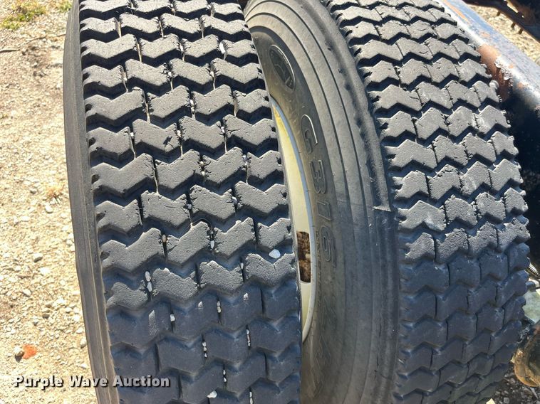 image for item LC9205 2005 Sterling AT9500 semi truck