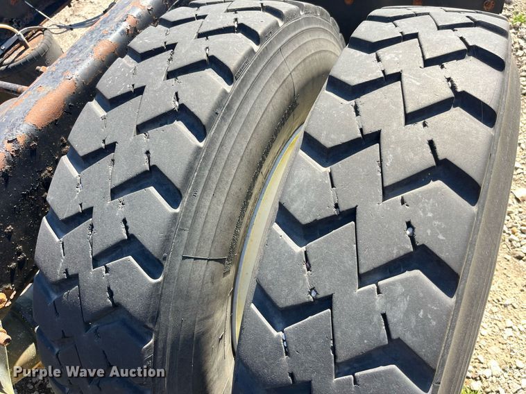 image for item LC9205 2005 Sterling AT9500 semi truck