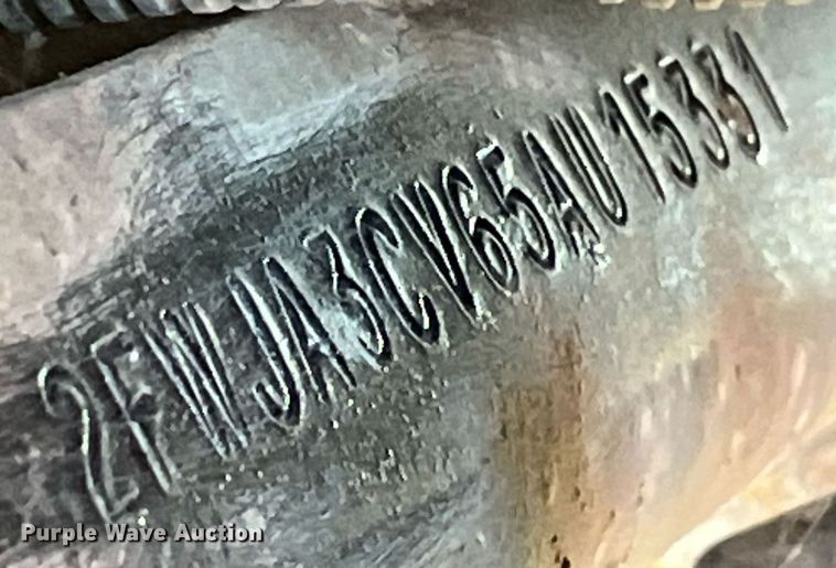 image for item LC9205 2005 Sterling AT9500 semi truck