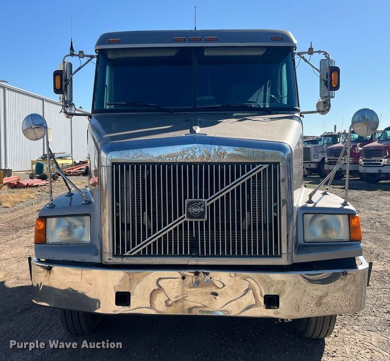image for item LC9212 1997 Volvo WIA semi truck