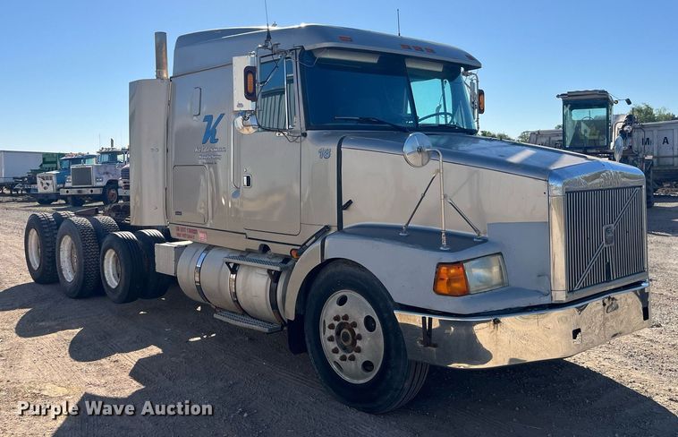 image for item LC9212 1997 Volvo WIA semi truck